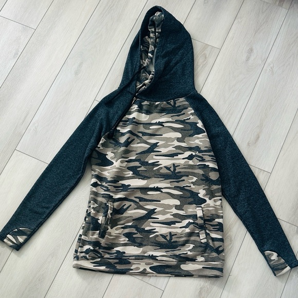AMPERSAND AVE Tops - Ampersand Avenue Women’s Double Hood Camo Hoodie XL NWOT